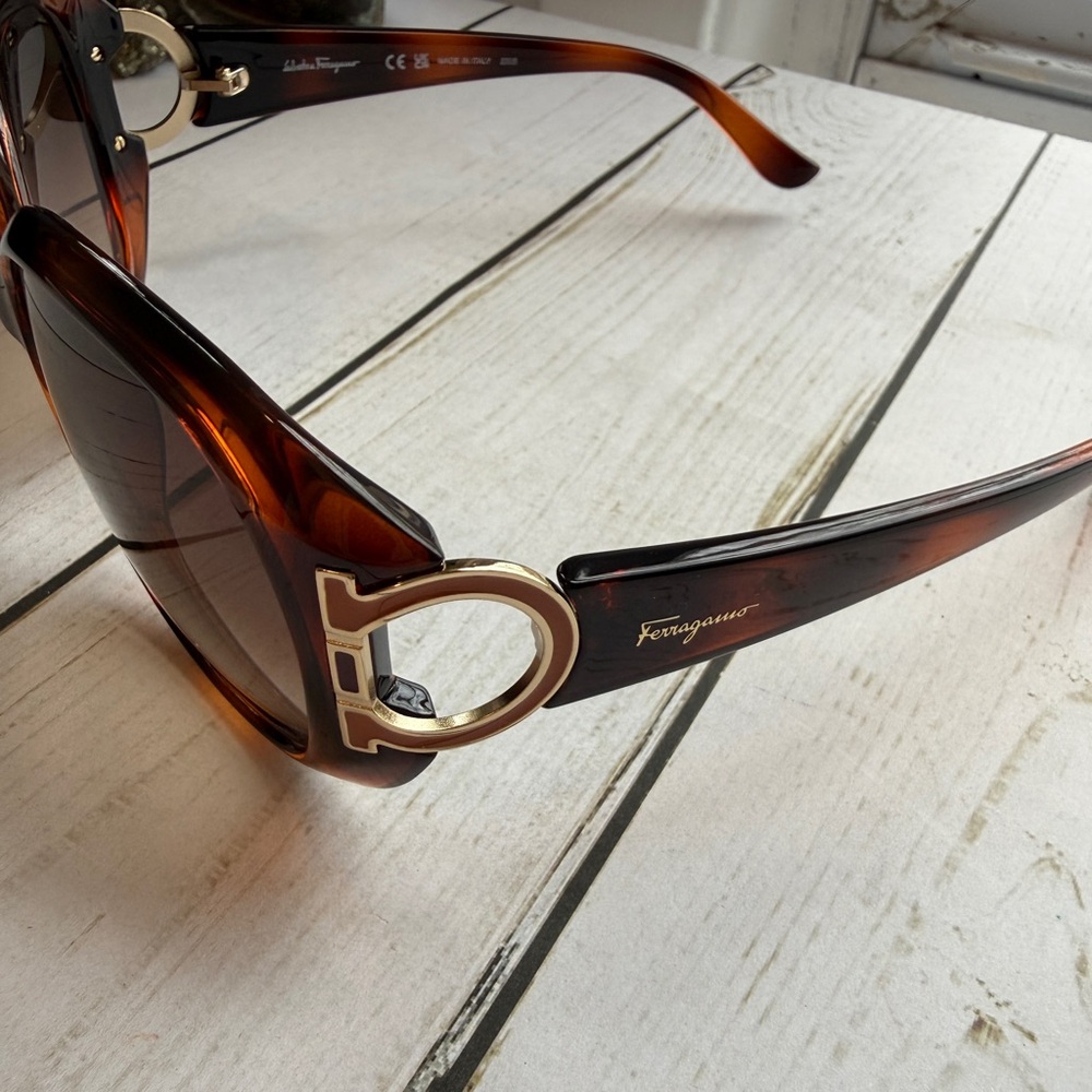 Salvatore Ferragamo | Sunglasses, New 238‎ (Dark Tortoise) - Picture 4 of 10